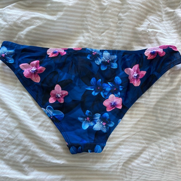 RIPZONE floral bikini bottoms 🌸 - Picture 4 of 5
